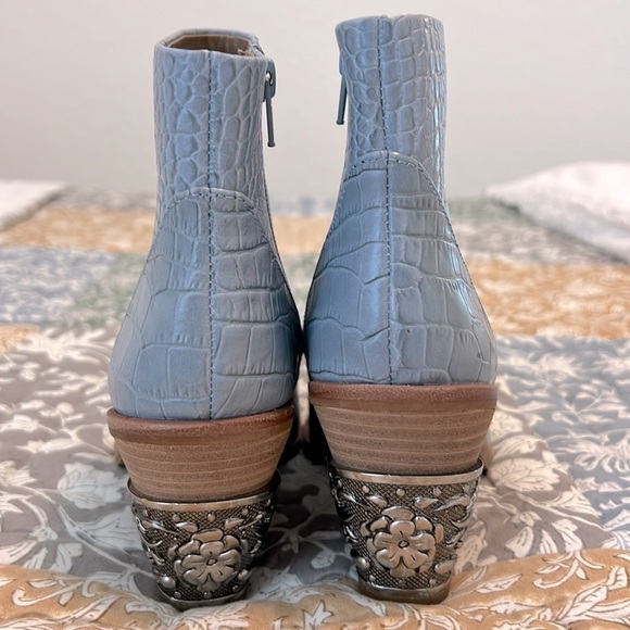 Gianni Bini Eviee Croco Metal Heel Western Country Booties Blue Size 5.5 - Picture 7 of 14
